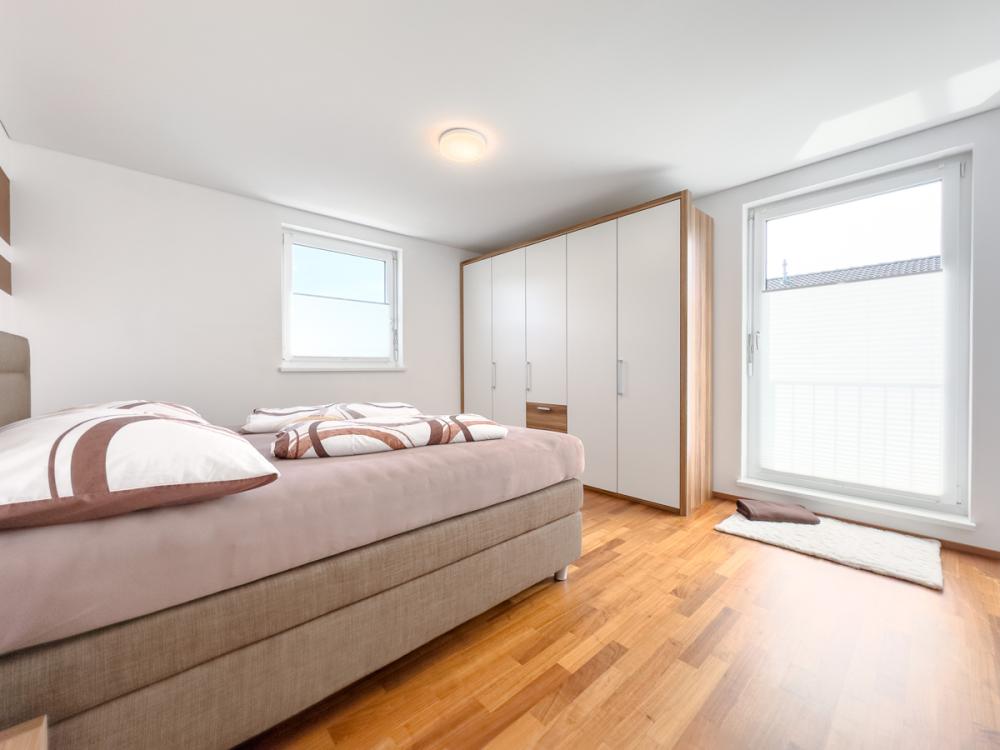 Schlafzimmer 1
