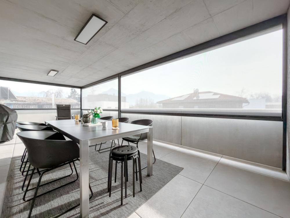 Balkon Sonnenscreen halb unten