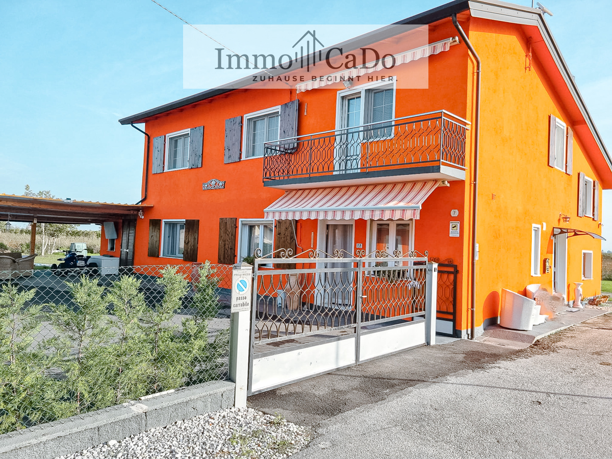 Charmantes Haus mit 2 Ferienwohnungen, Privatpool und eigenem Weinberg in Latisana, Italien